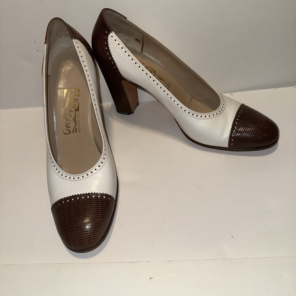 Salvatore Ferragamo Vintage Spectator Pumps Cream Brown Cap Toe Leather Heels 10